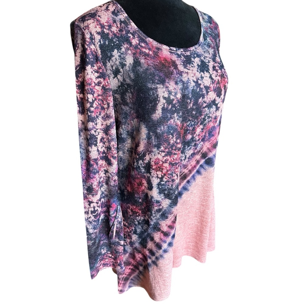World Unity Women’s Pink Geo Pattern Tie-Dye - Picture 4 of 8